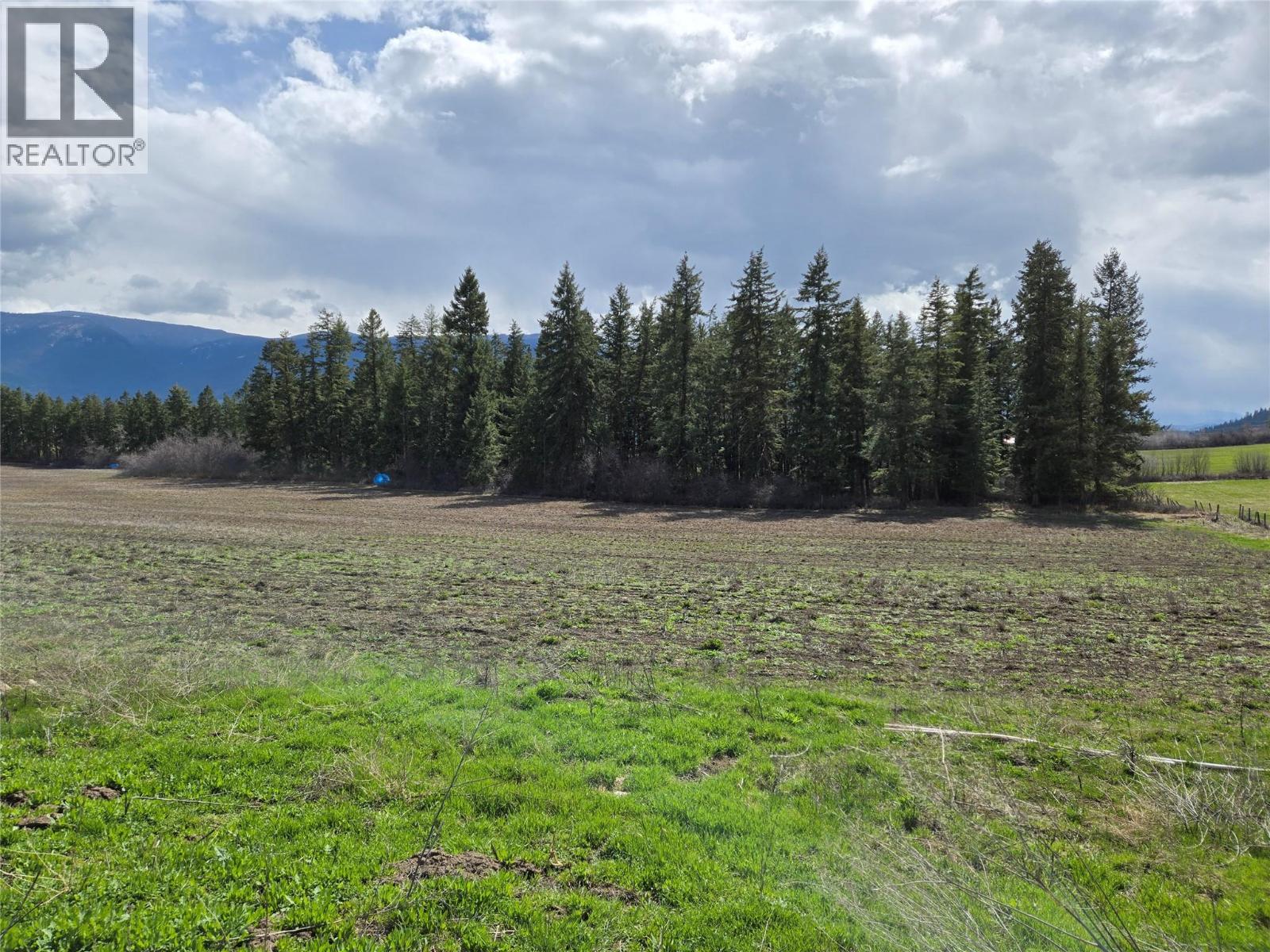  4462 Salmon River Road, Spallumcheen