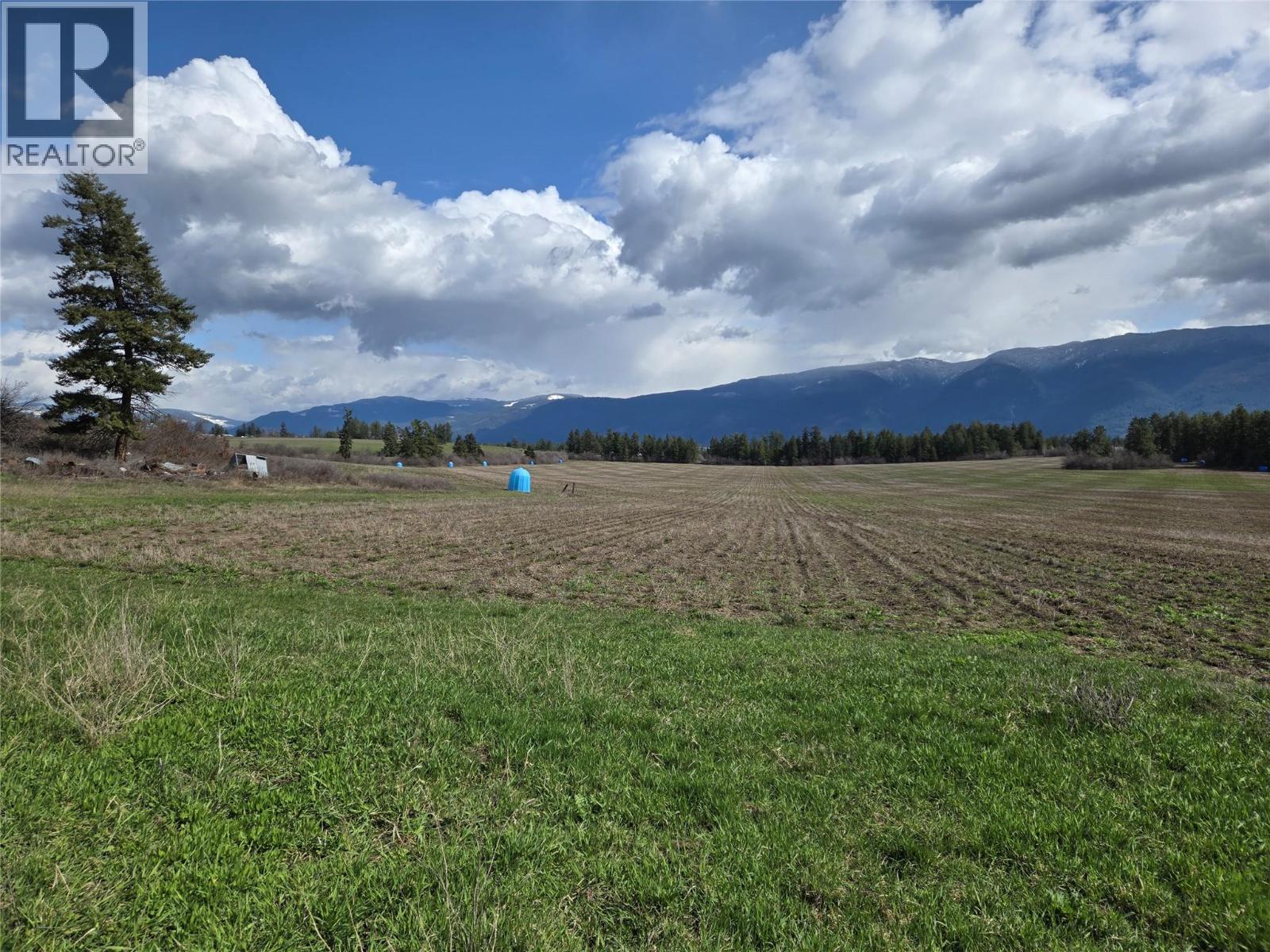  4462 Salmon River Road, Spallumcheen