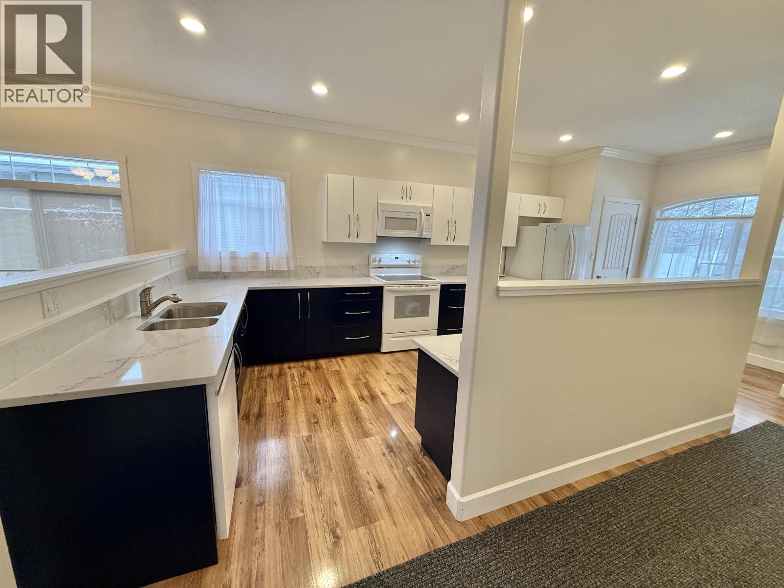 #132 1702 DYKE ROAD - 10