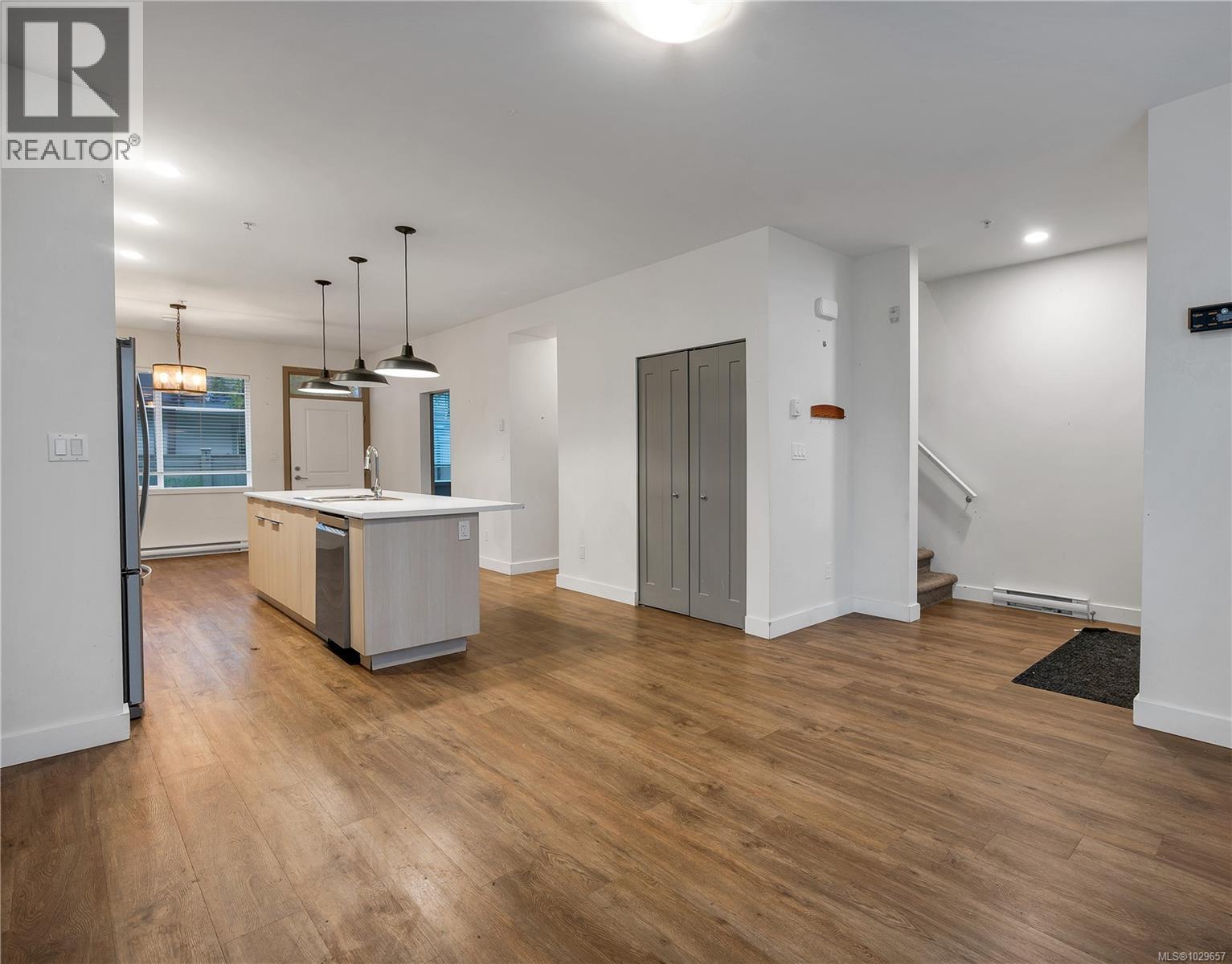 #4 796 ISLAND HWY S - 13