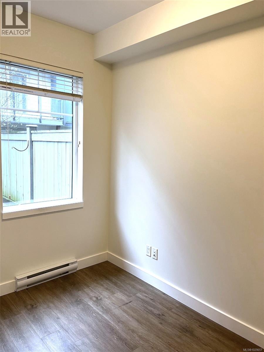 #4 796 ISLAND HWY S - 17