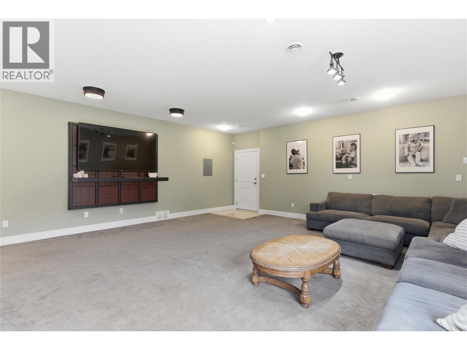 2779 BEACHMOUNT Crescent, Kamloops