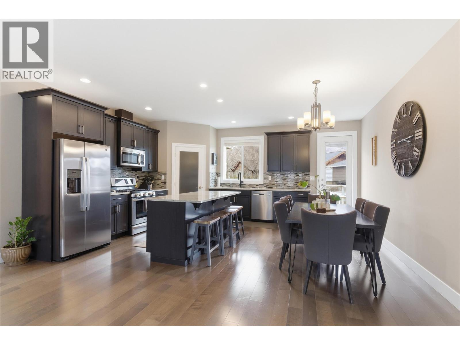 2779 BEACHMOUNT Crescent, Kamloops