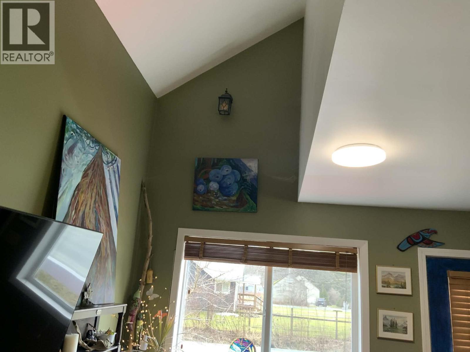 259 20 MACKENZIE HIGHWAY - 9