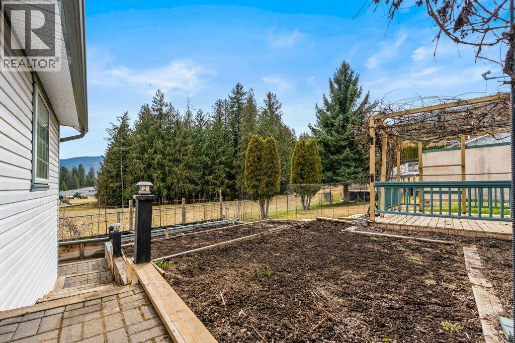  2392 Cedar Ridge Street, Lumby