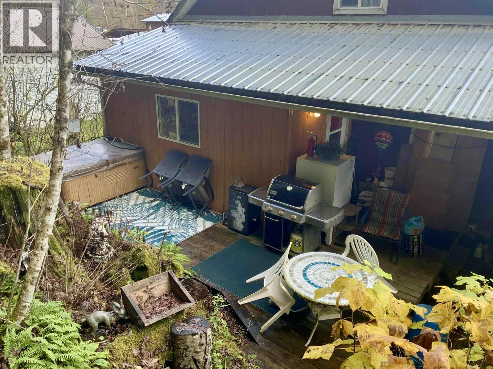 259 20 MACKENZIE HIGHWAY - 26