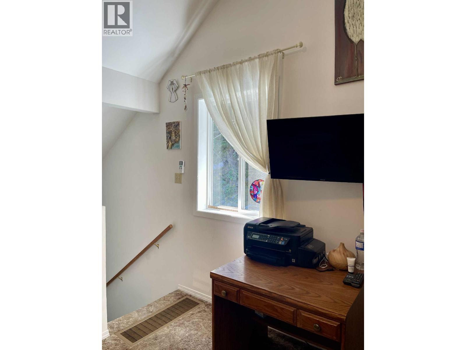 259 20 MACKENZIE HIGHWAY - 21