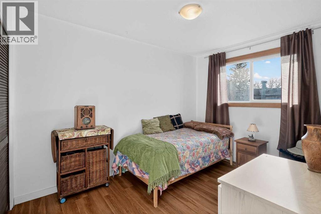 Single Family House Bi-level for Sale in  Rundleson Way NE Rundle Calgary 