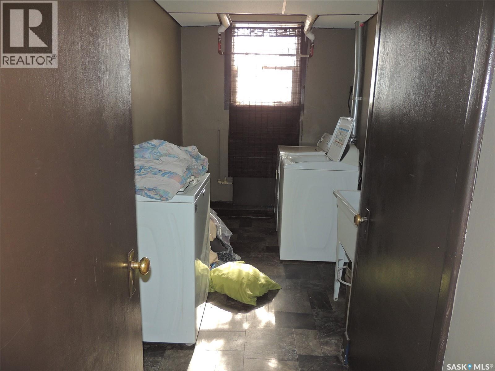 729 CARBON AVENUE - 11