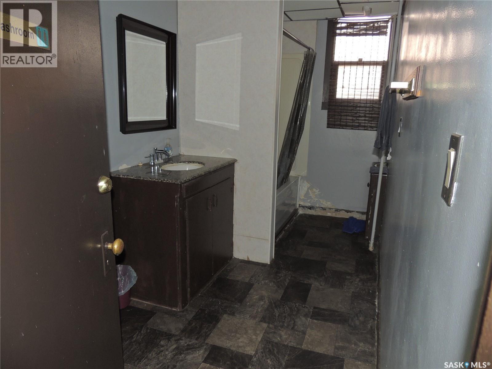 729 CARBON AVENUE - 14