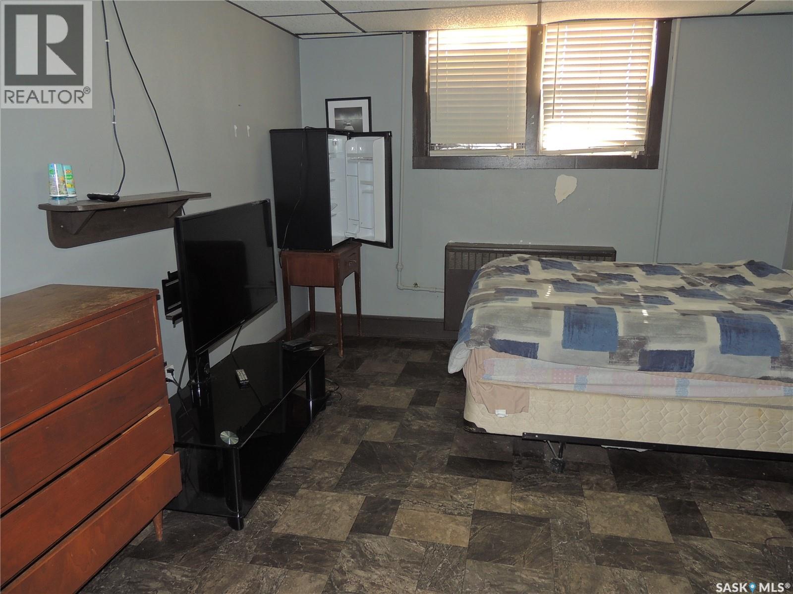 729 CARBON AVENUE - 17