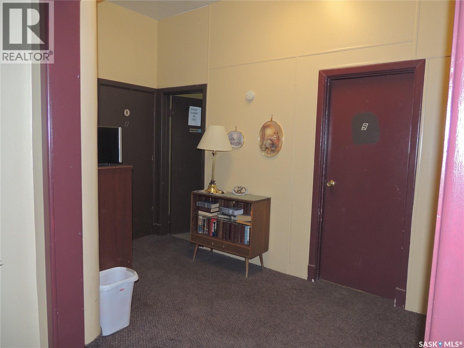 729 CARBON AVENUE - Image 2