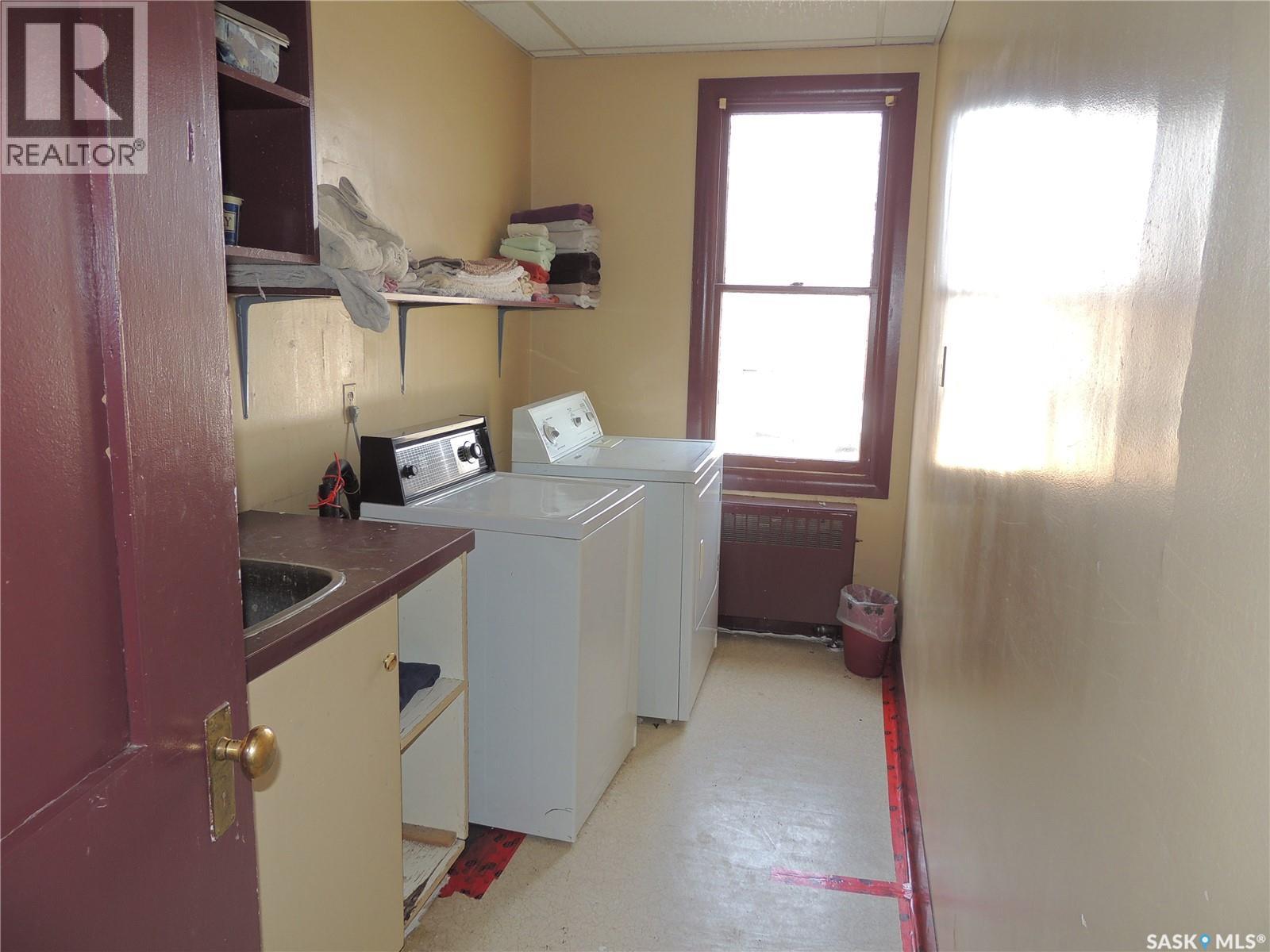 729 CARBON AVENUE - 4