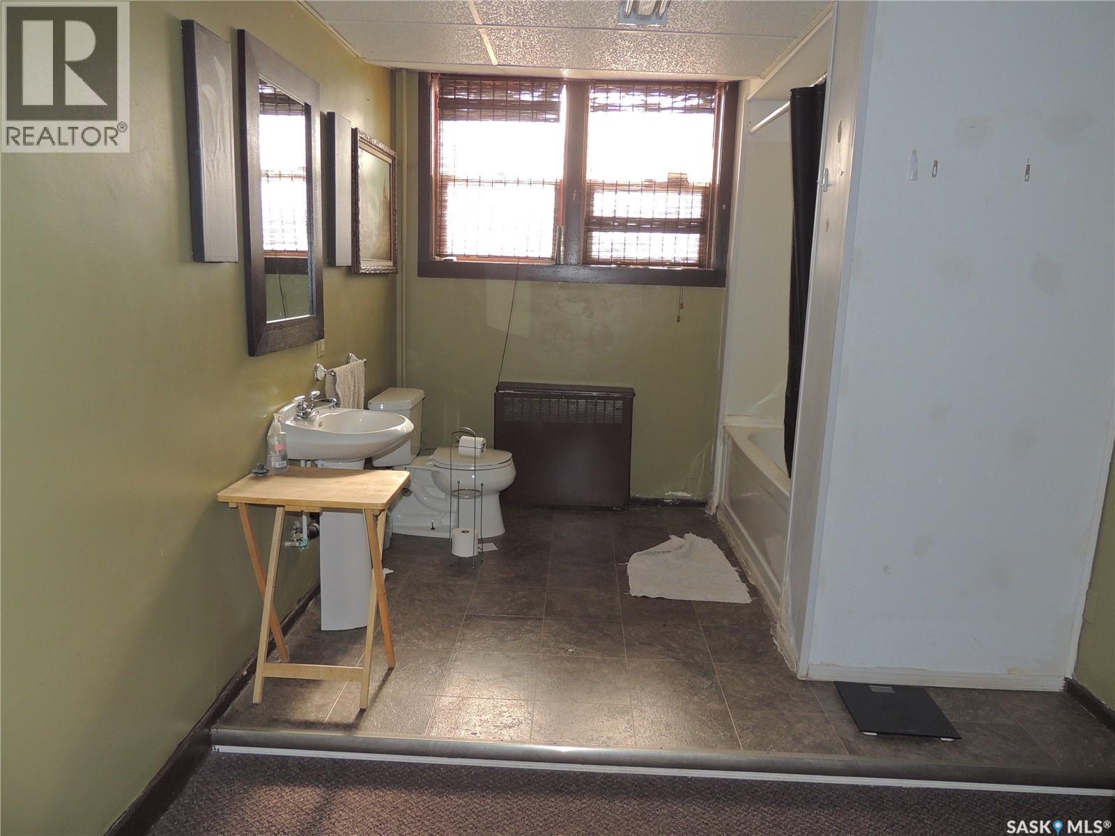 729 CARBON AVENUE - 8