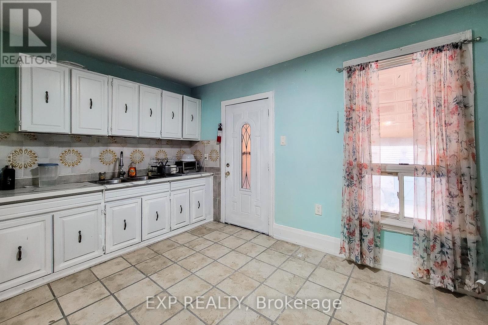 204 SHERMAN AVENUE N - 10