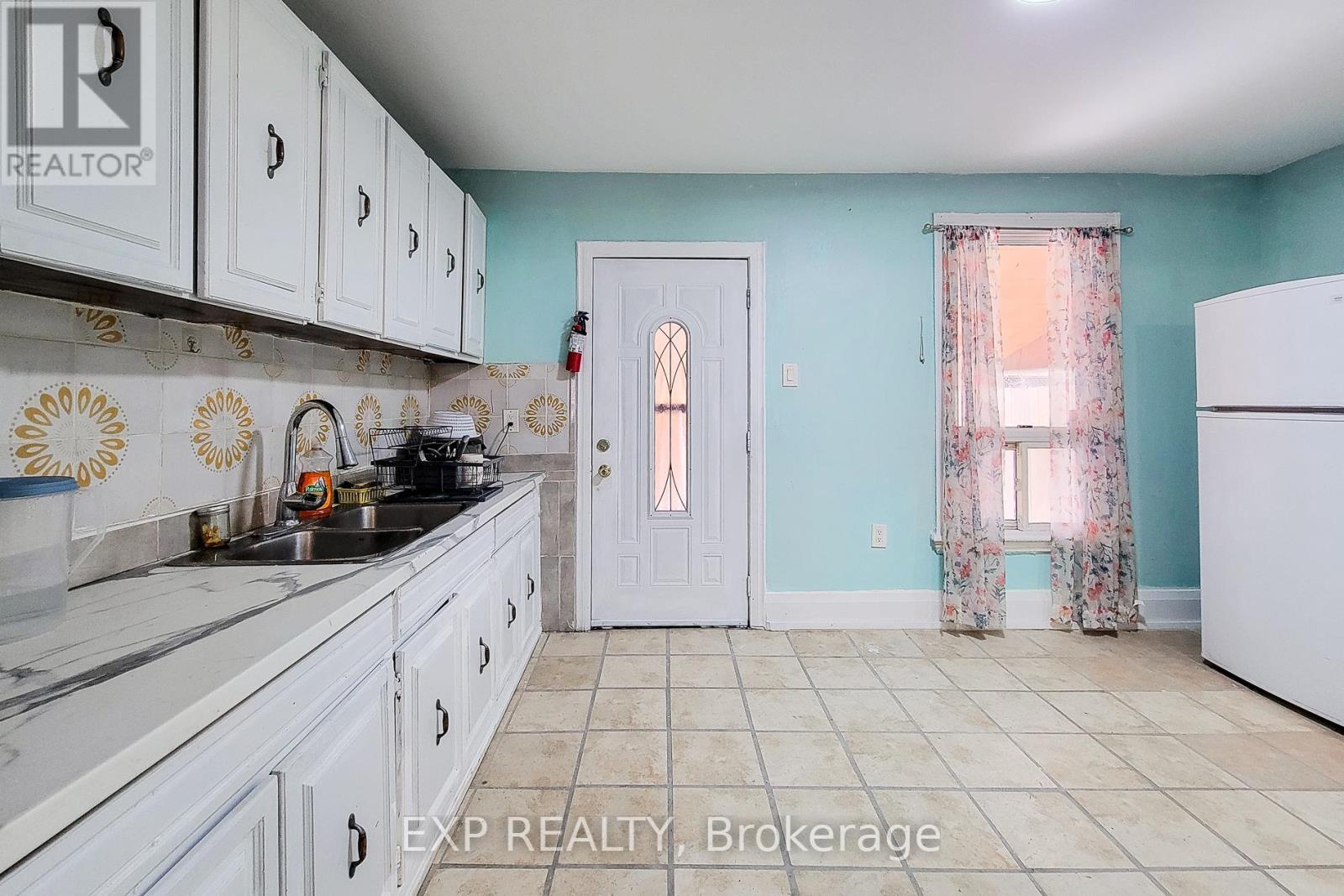 204 SHERMAN AVENUE N - 11