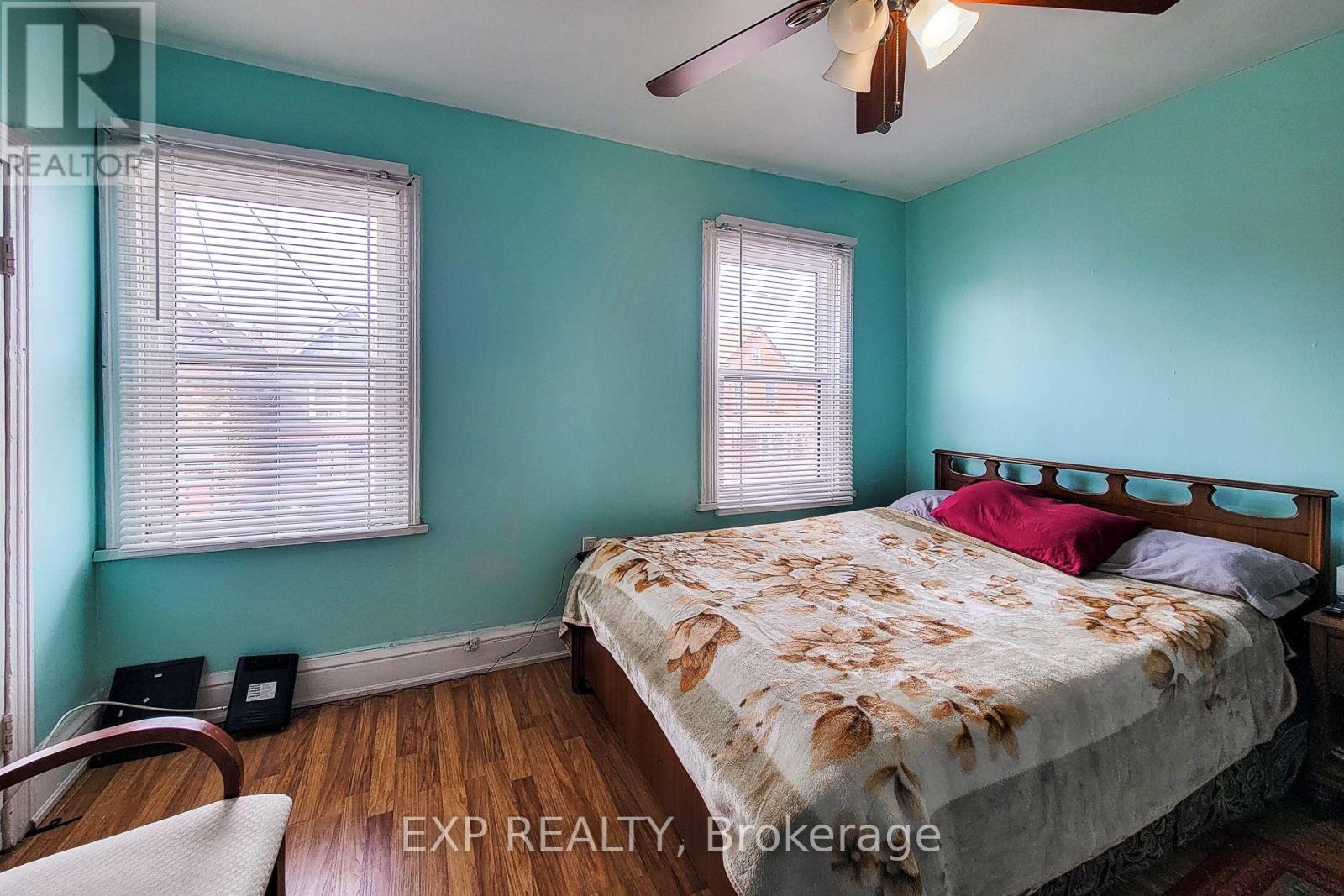 204 SHERMAN AVENUE N - 14