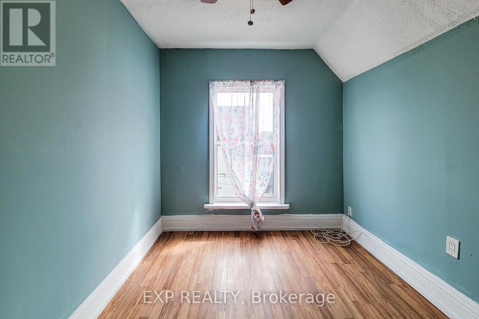 204 SHERMAN AVENUE N - 18