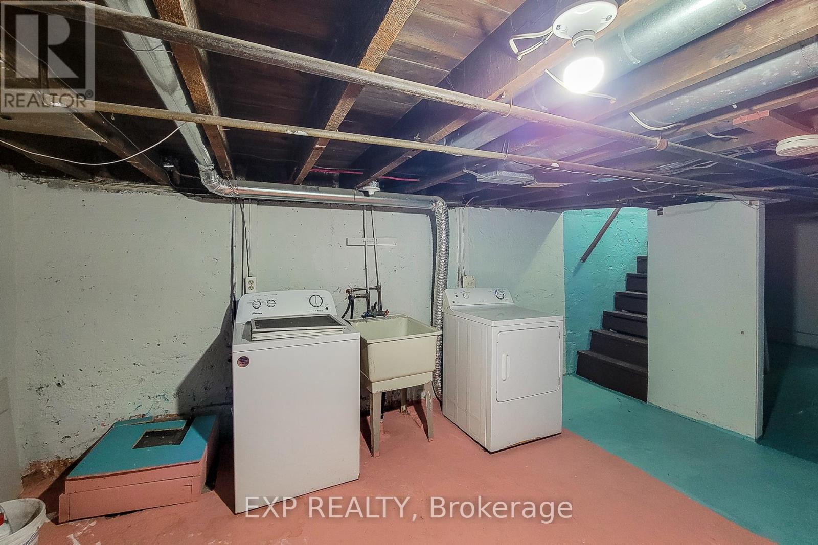 204 SHERMAN AVENUE N - 24