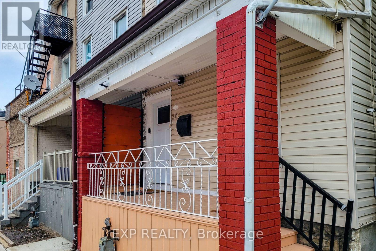 204 SHERMAN AVENUE N - 3