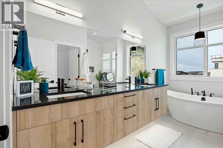 1165 Lone Pine Drive, Kelowna