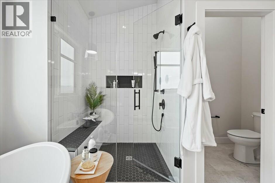 1165 Lone Pine Drive, Kelowna