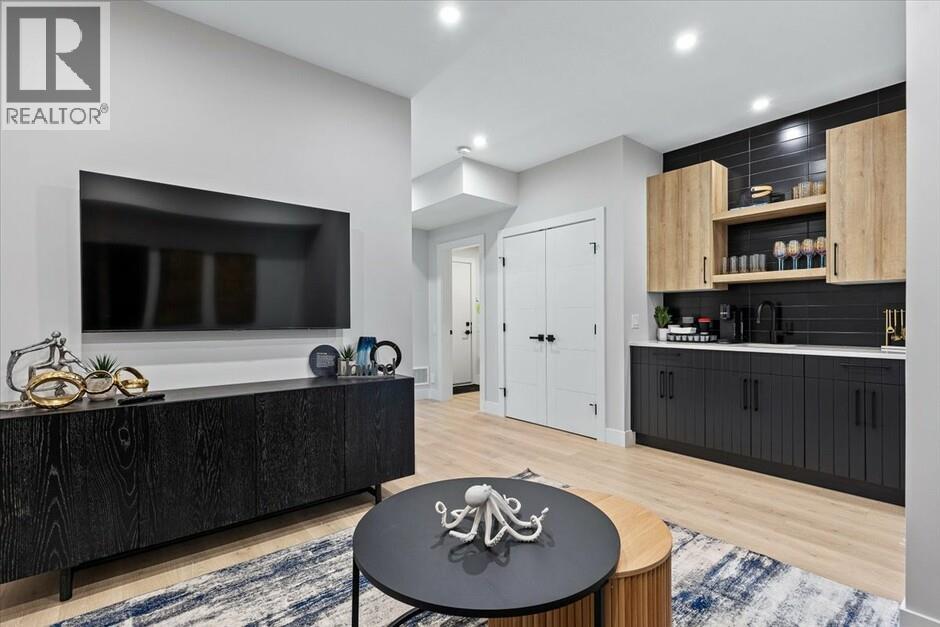 1165 Lone Pine Drive, Kelowna