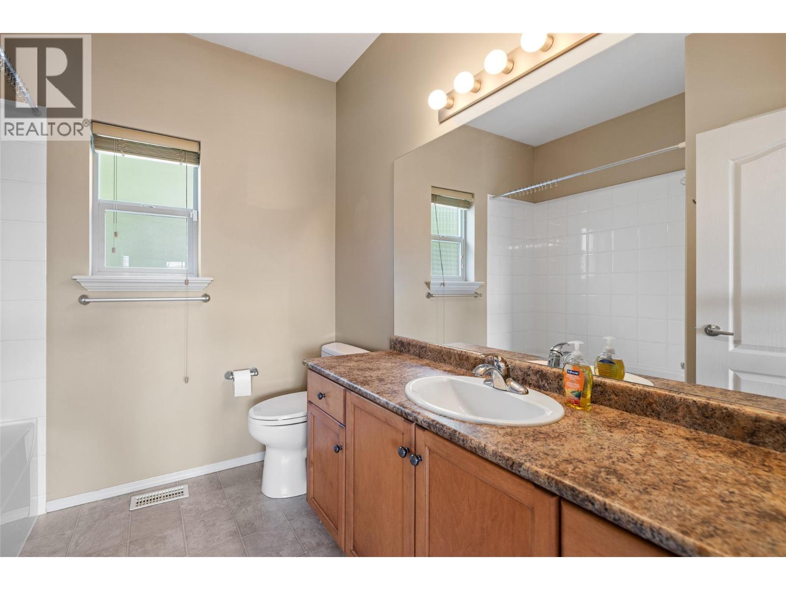 2060 Spyglass Way, West Kelowna