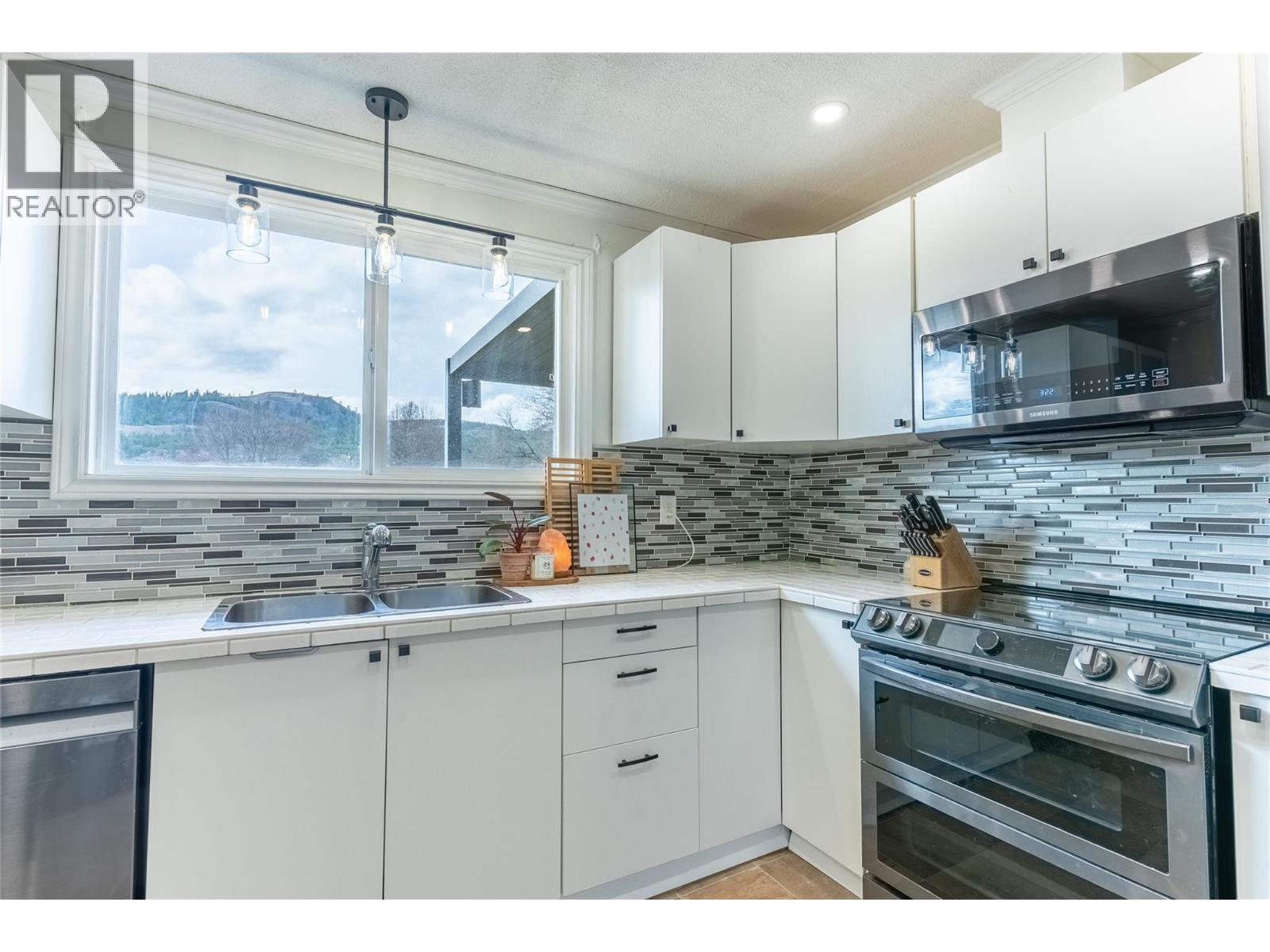 4249 OLD YELLOWHEAD Highway, Kamloops