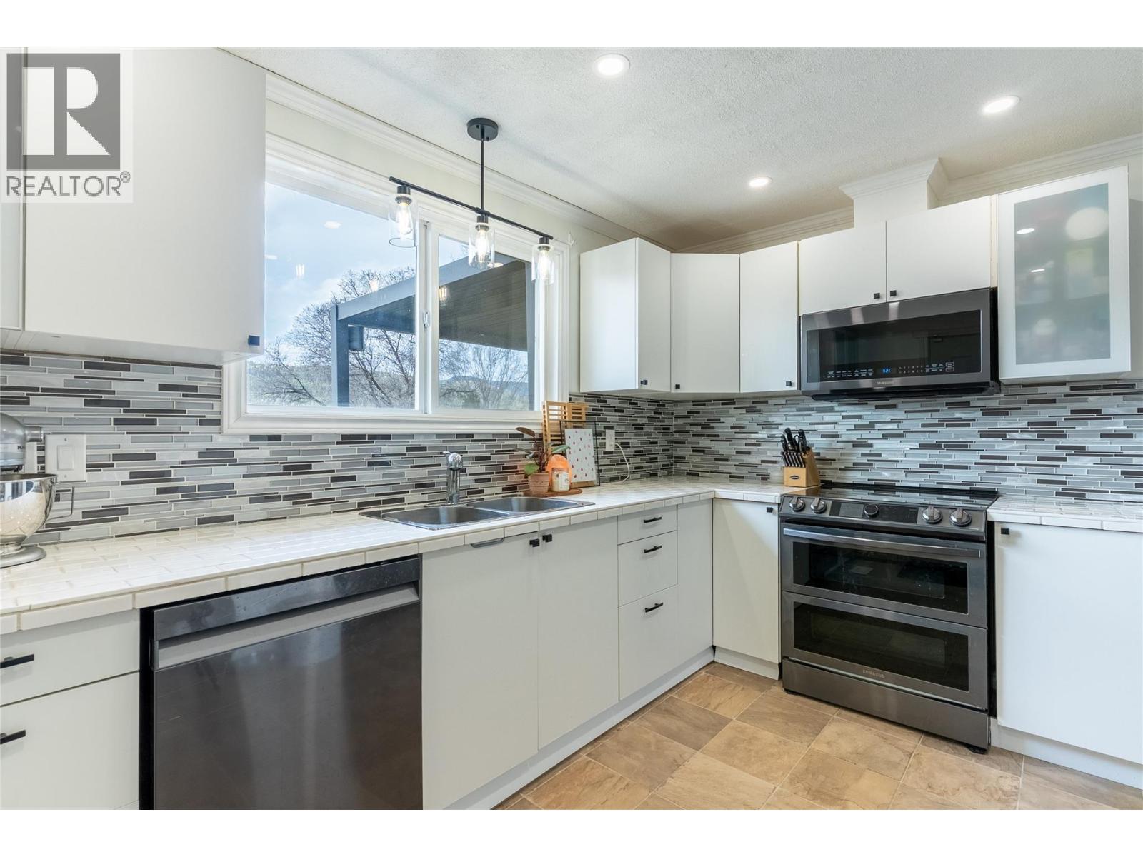 4249 OLD YELLOWHEAD Highway, Kamloops