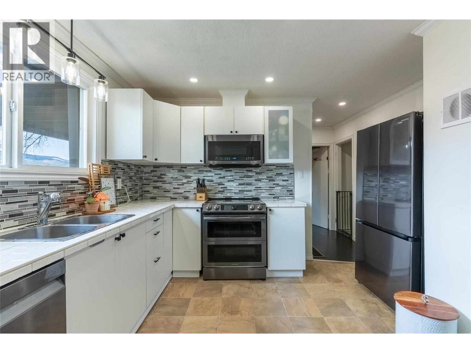 4249 OLD YELLOWHEAD Highway, Kamloops