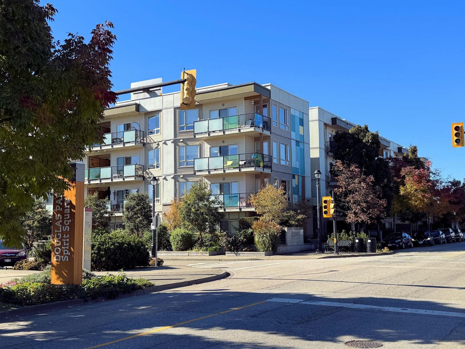 414 20460 DOUGLAS Crescent - main photo