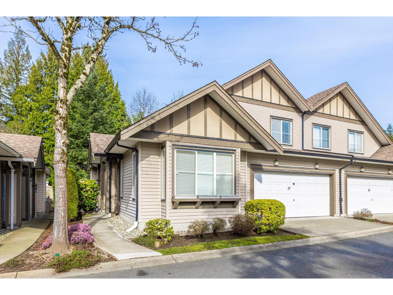 37 15868 85 Avenue - main photo