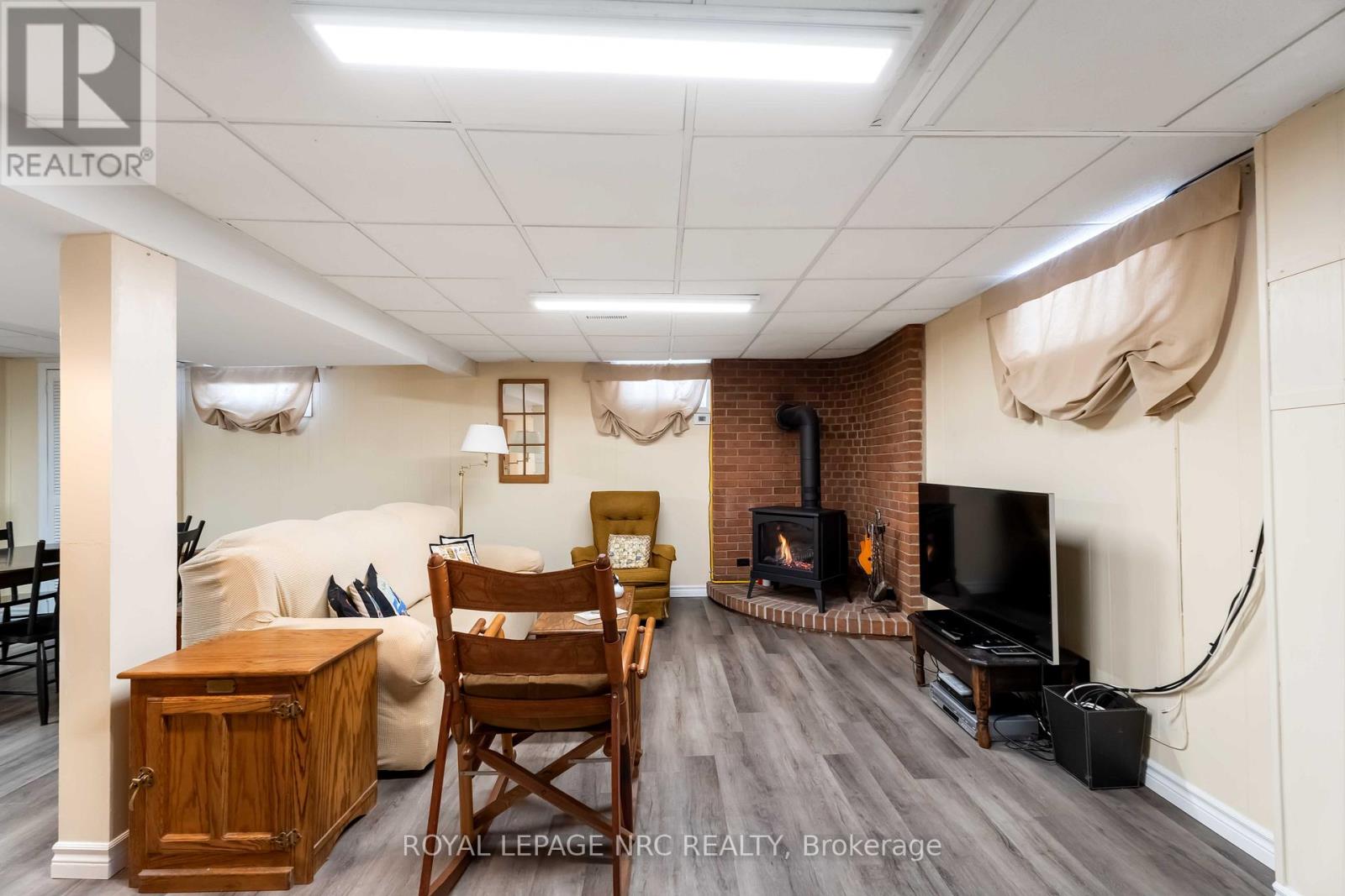 Cozy Gas Fireplace (2019)
