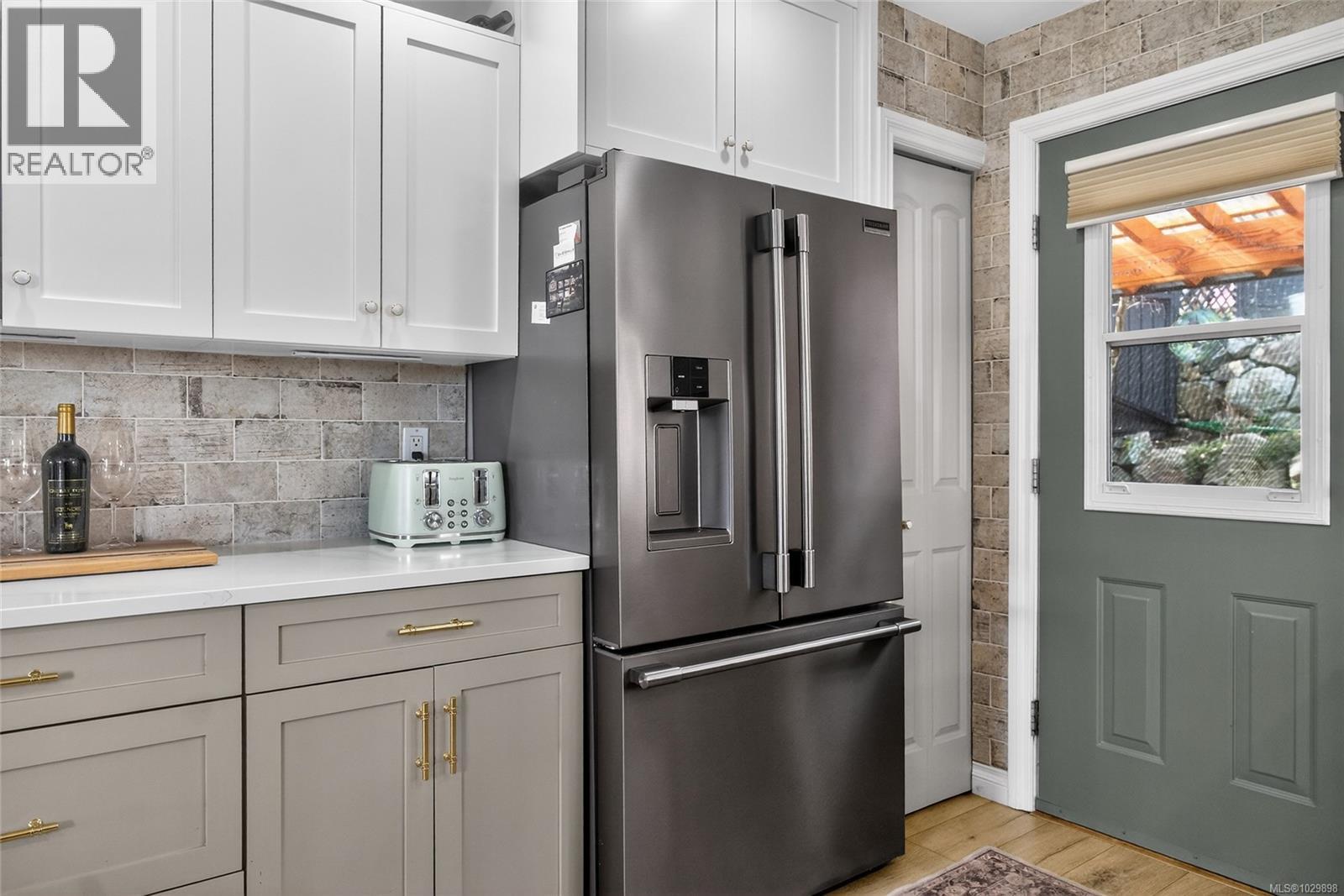 6162 SAYWARD RD - 17