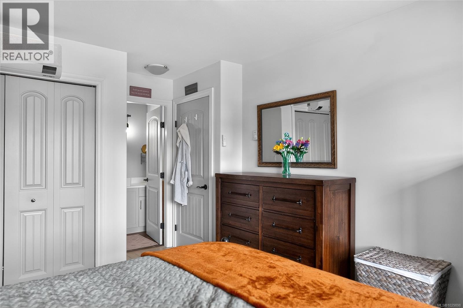 6162 SAYWARD RD - 26