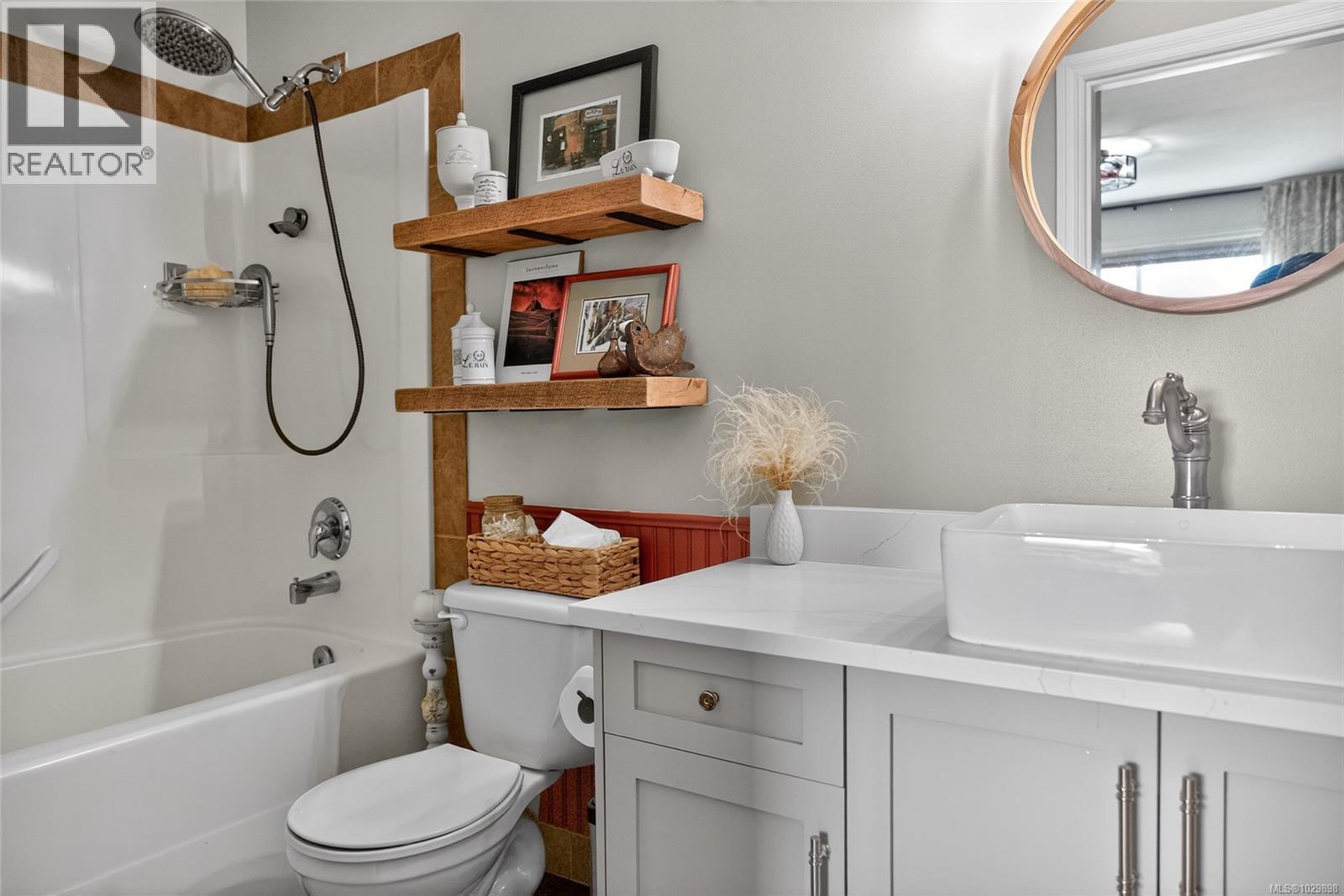 6162 SAYWARD RD - 27