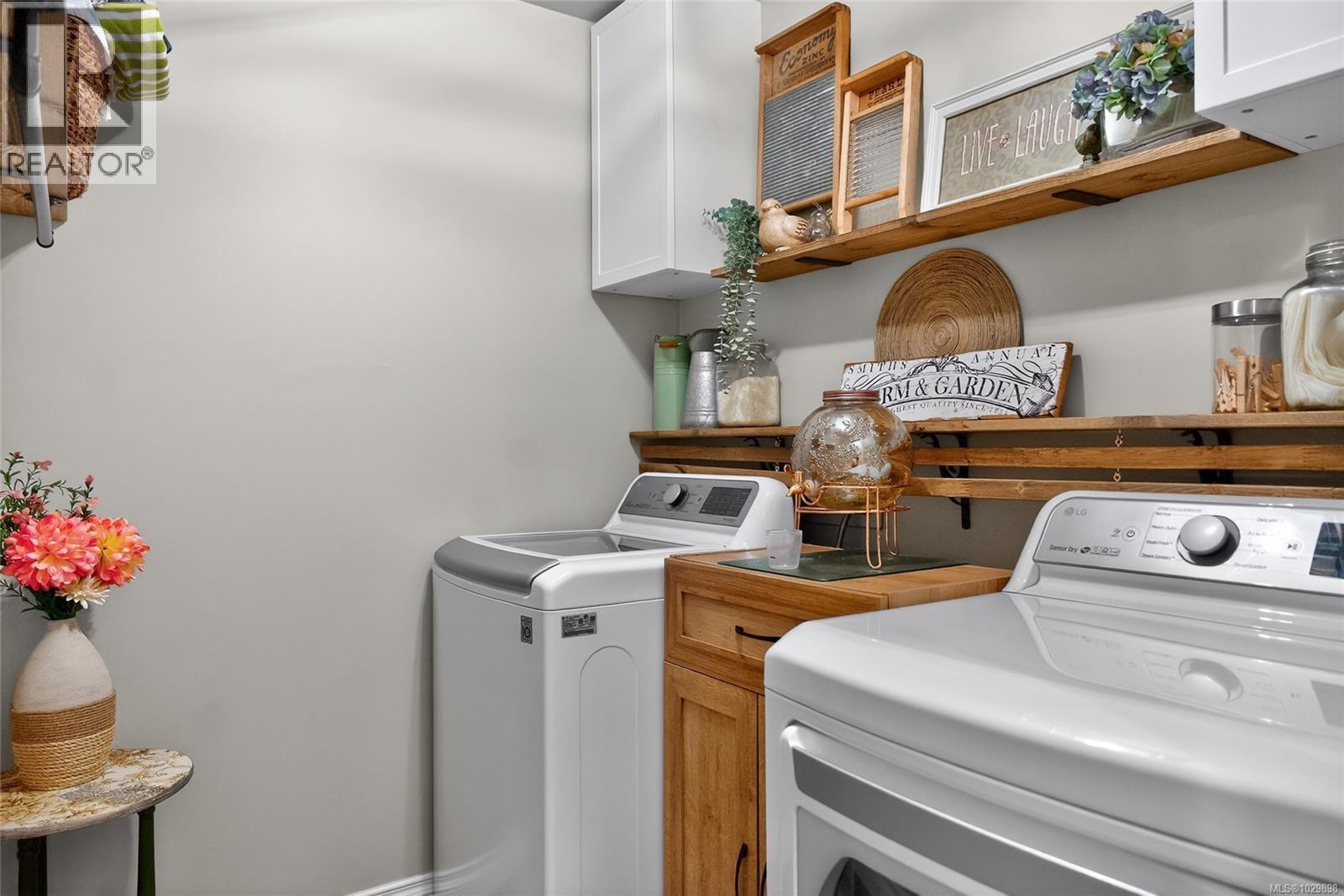 6162 SAYWARD RD - 38