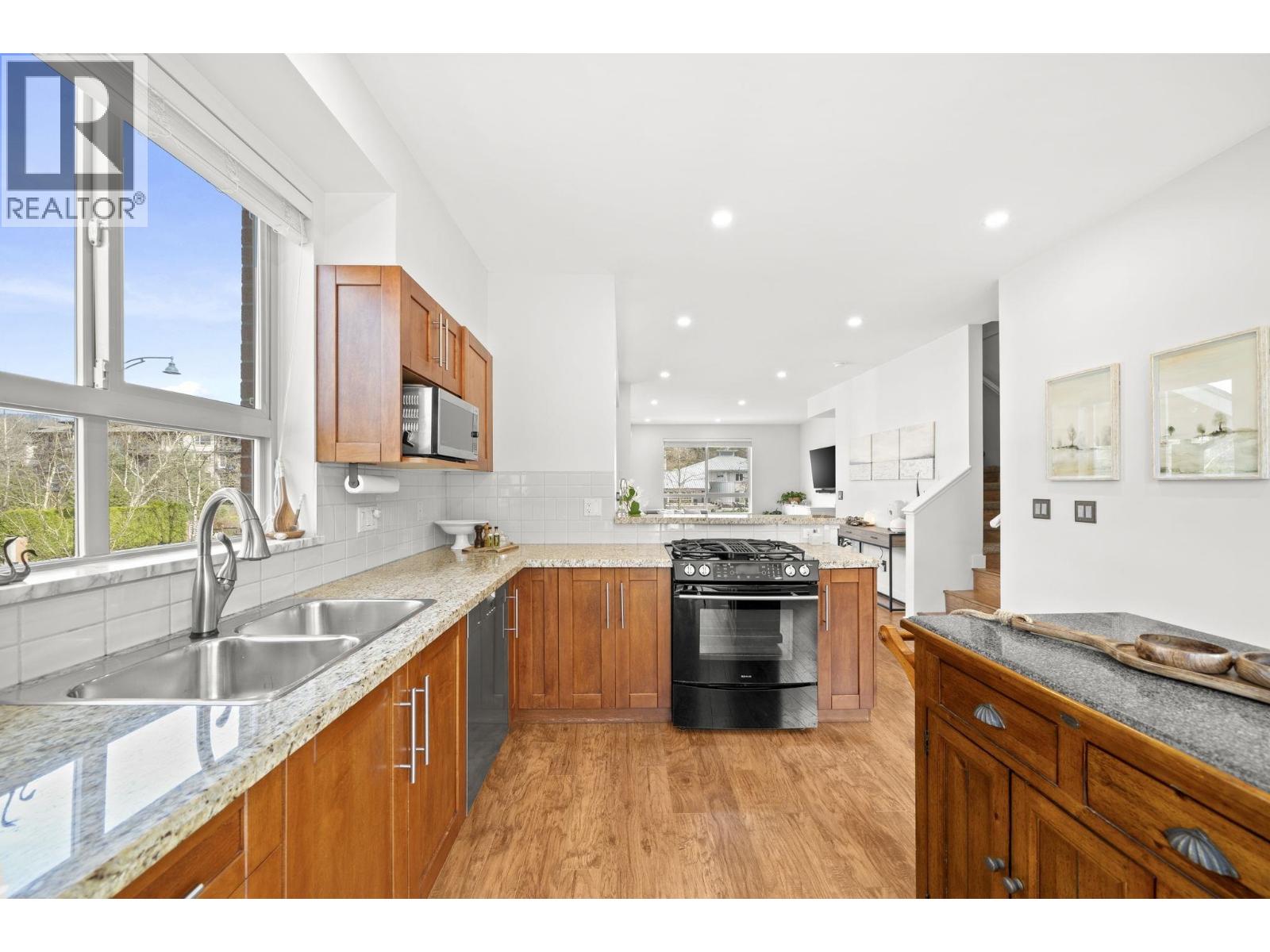 1 301 KLAHANIE DRIVE, Port Moody