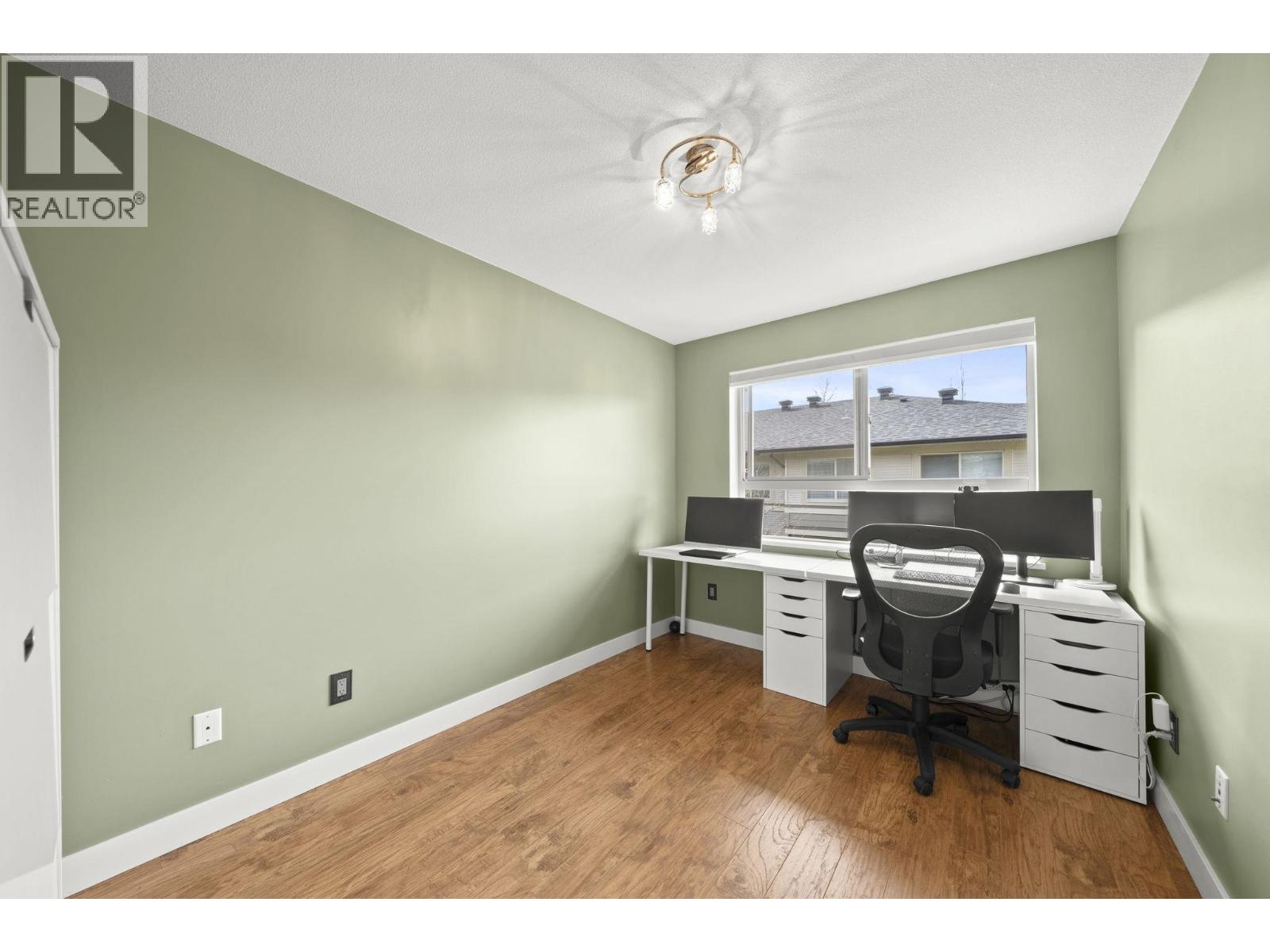 1 301 KLAHANIE DRIVE, Port Moody