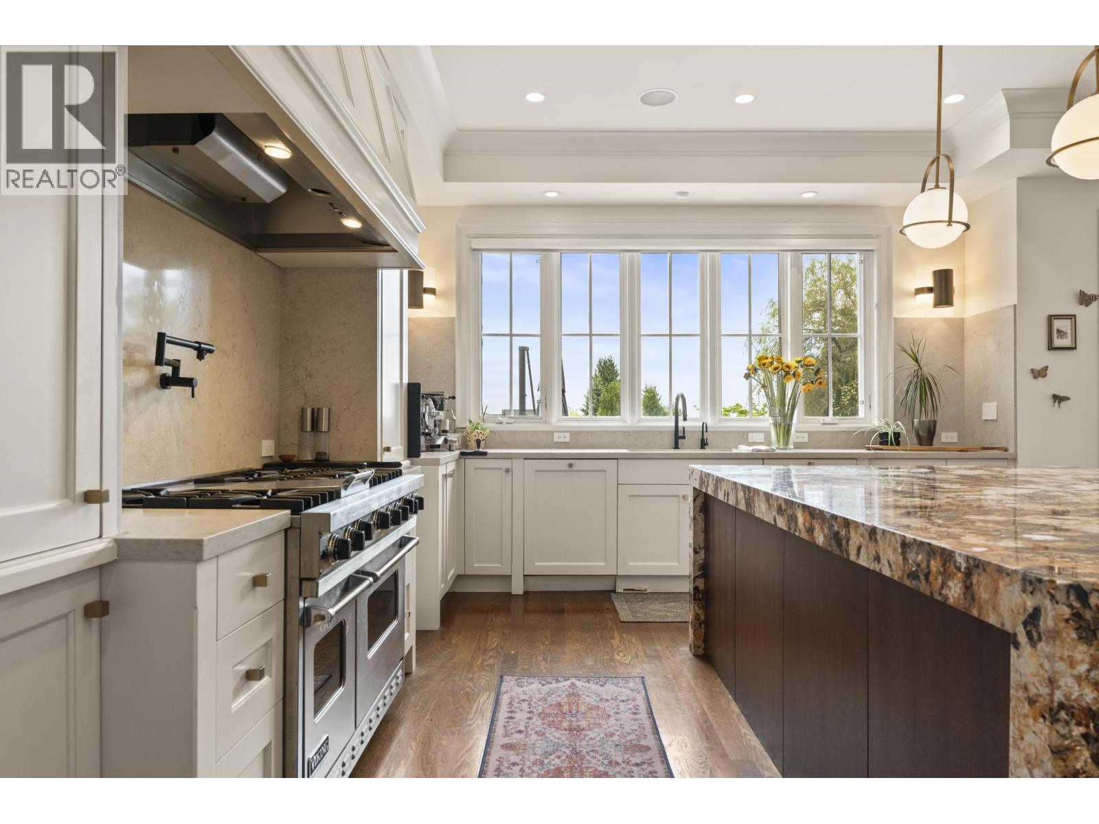 1075 GROVELAND ROAD, West Vancouver