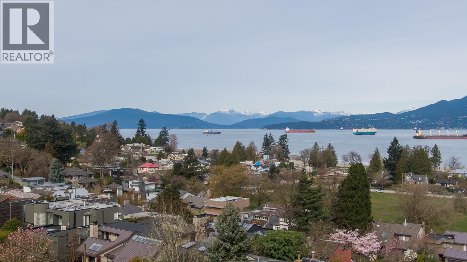 4418 2ND Avenue - main photo