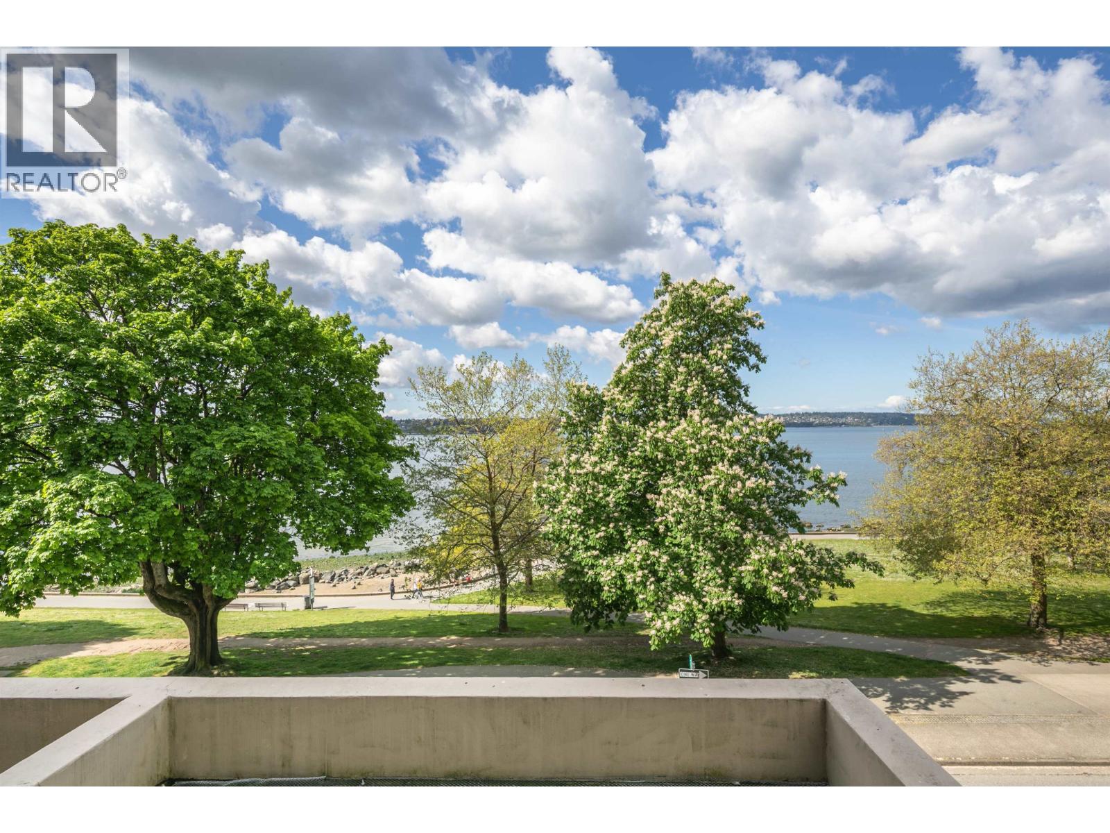 302 2015 BEACH Avenue - main photo