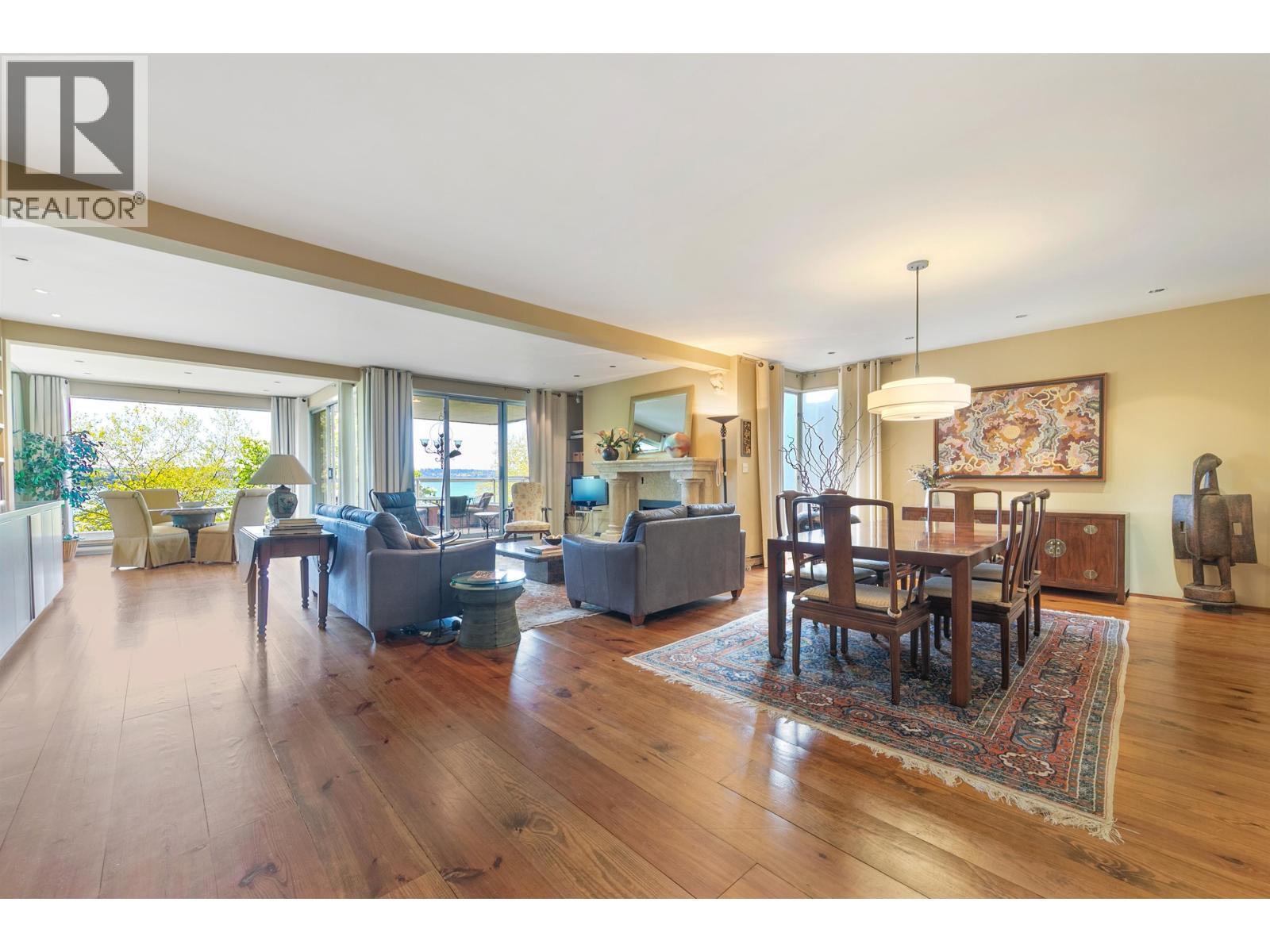 302 2015 BEACH Avenue - photo 2