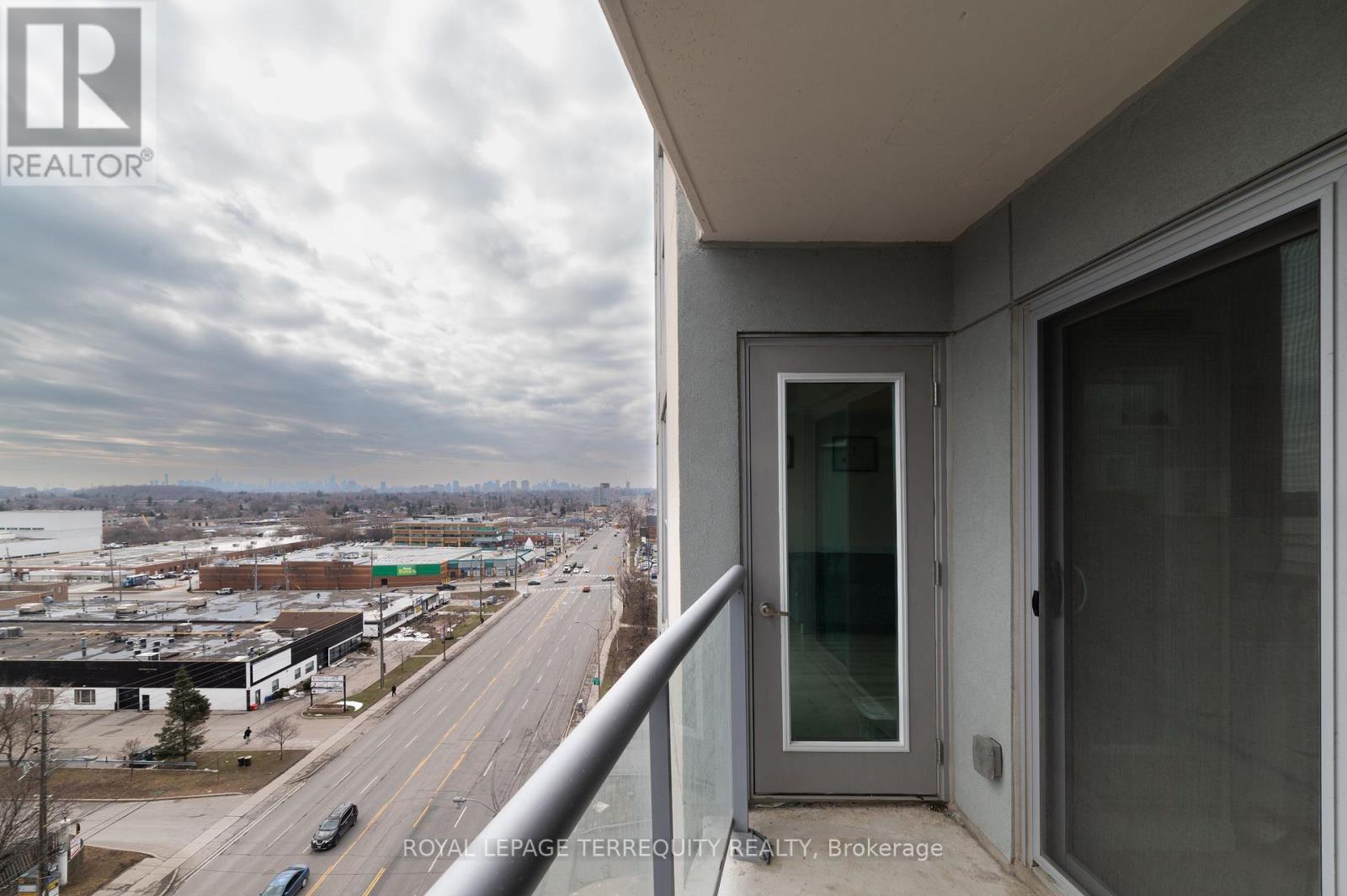 #1107 2152 LAWRENCE AVENUE E - 15