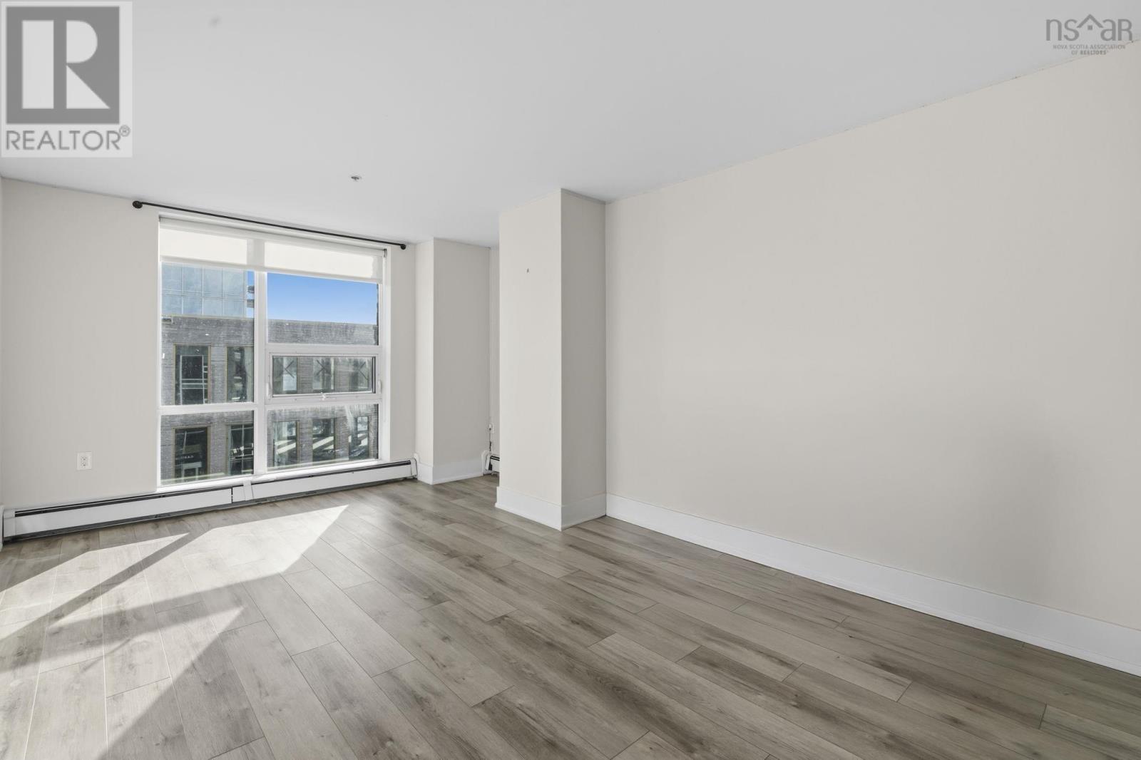 Property 25 of 34 of 305 15 Kings Wharf Place