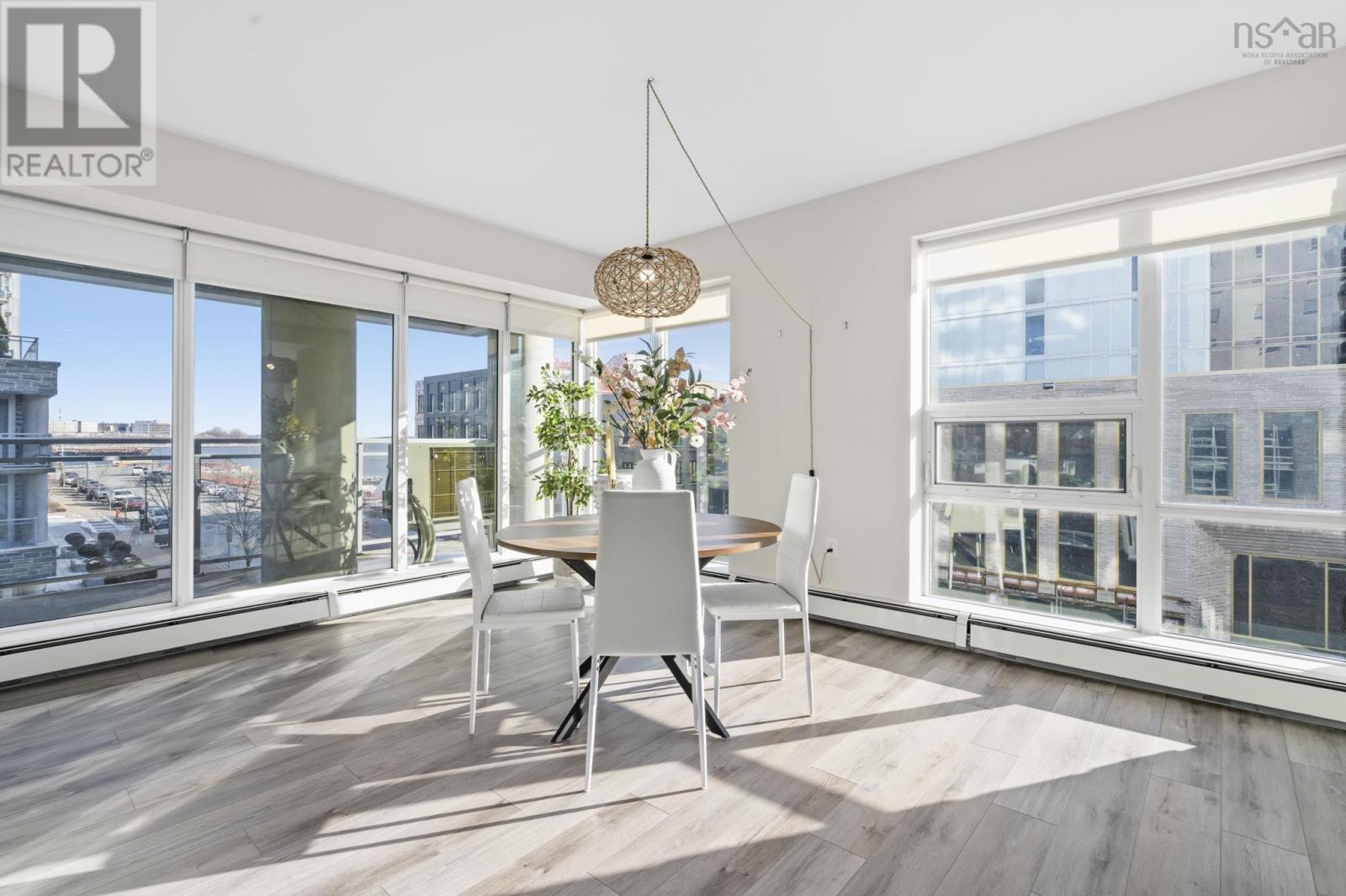 Property 7 of 34 of 305 15 Kings Wharf Place