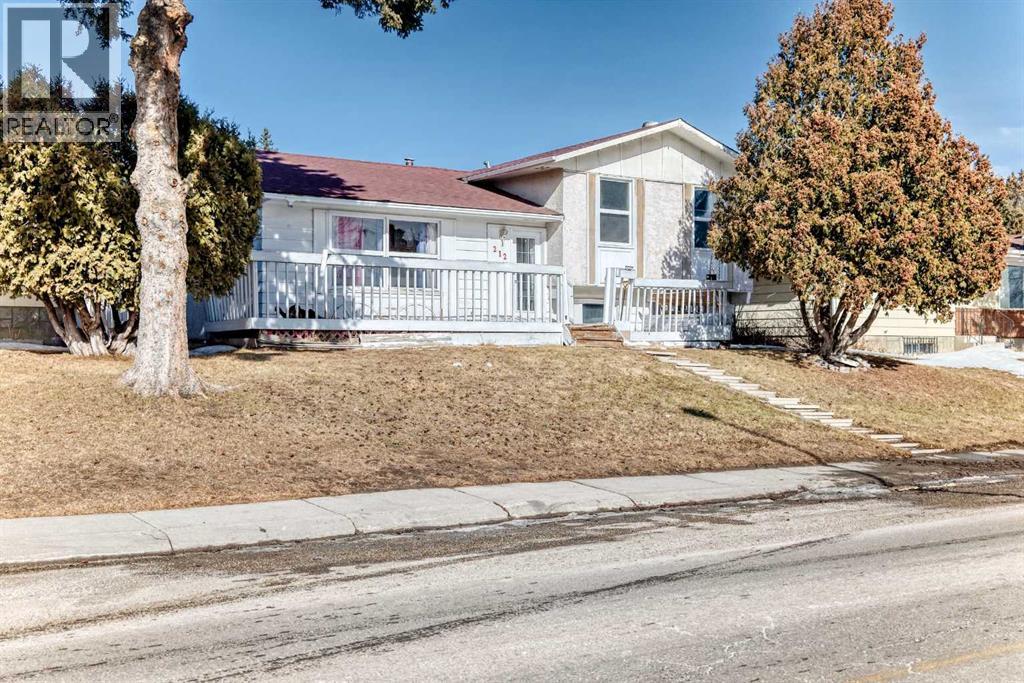 Single Family House 3 Level for Sale in   Avenue NE Huntington Hills Calgary 