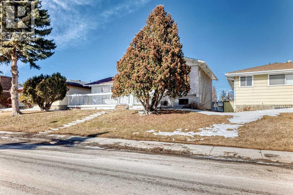 Single Family House 3 Level for Sale in   Avenue NE Huntington Hills Calgary 