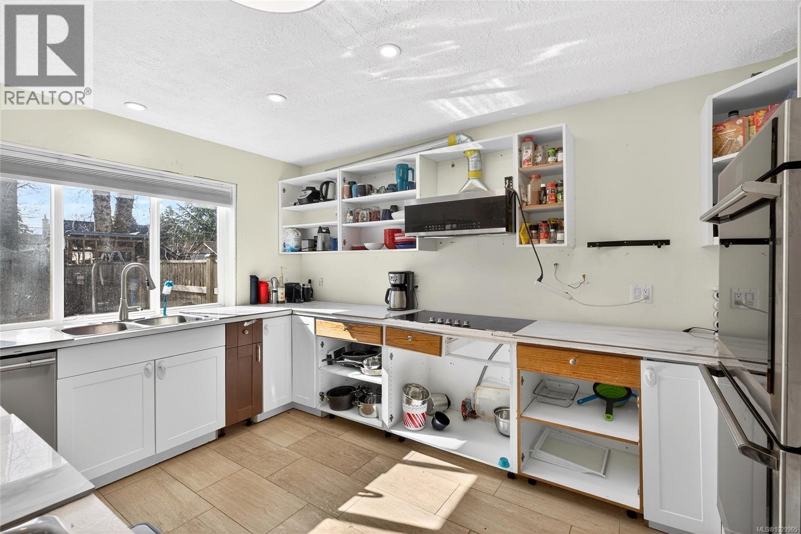 #A 2259 URQUHART AVE - 14